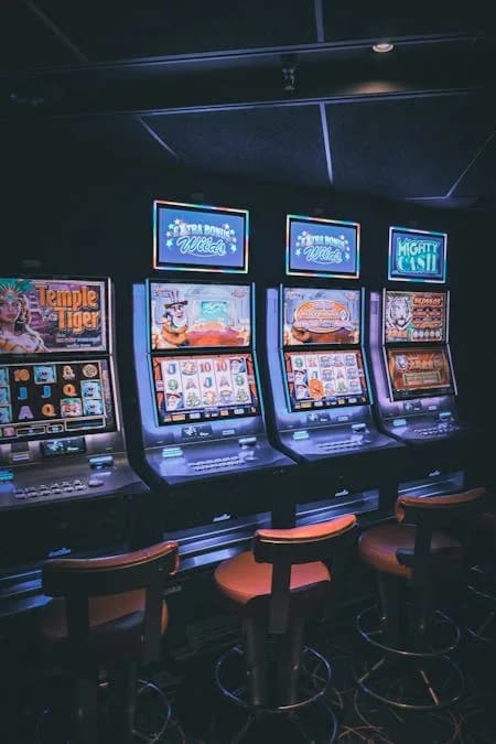 PG Soft Treasures of Aztec — MSZN logs feature-trigger distribution across 8,200 spins, p50 at 224 spins, multiplier-stack sample