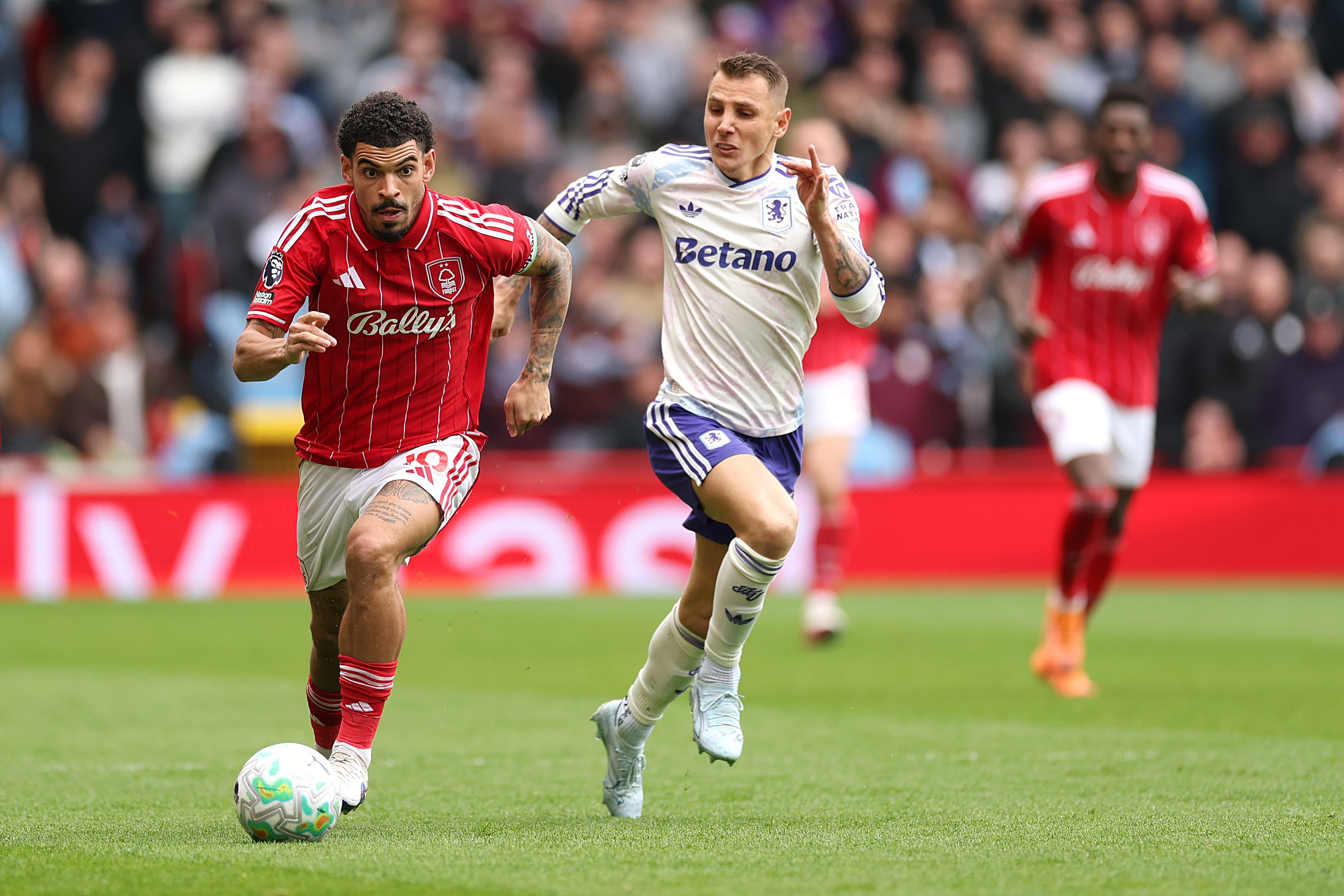 City Ground Rực Lửa: Emi Martinez Cứu Thần, Anderson Thoát Thẻ Đỏ — Đêm Drama Forest 1-0 Villa