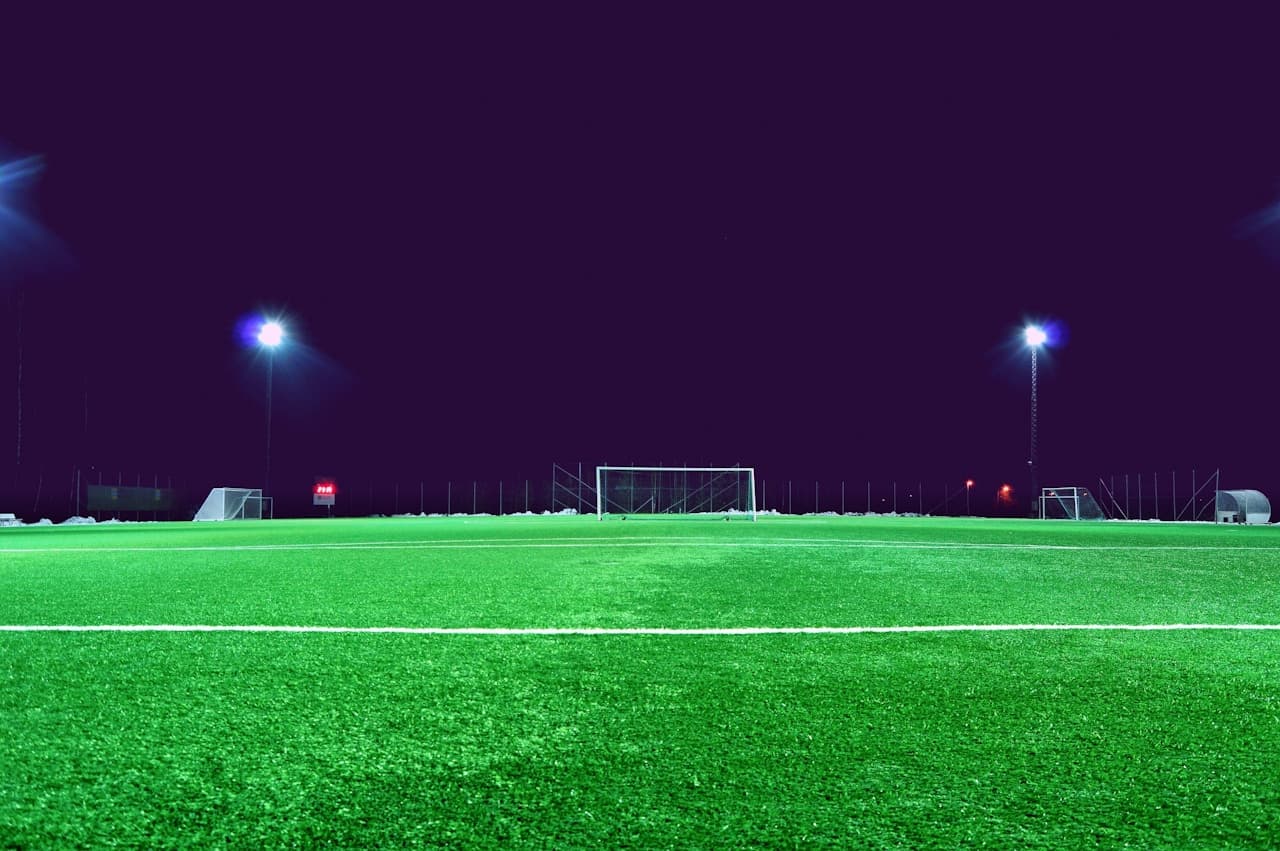 Tối Nay Xem Gì? Lịch Lượt Về Bán Kết Europa League: Forest vs Villa Và Braga vs Freiburg