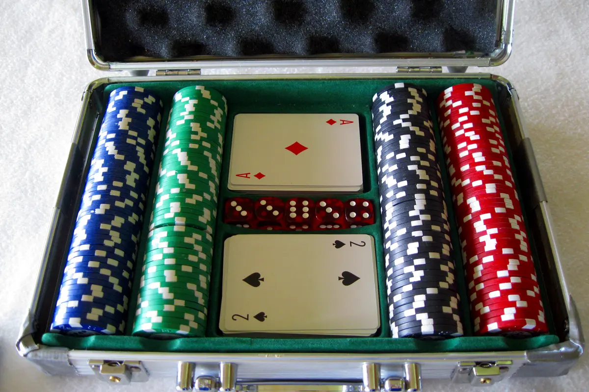 Evolution + Habanero + Microgaming — live dealer and deep catalogue trio cover