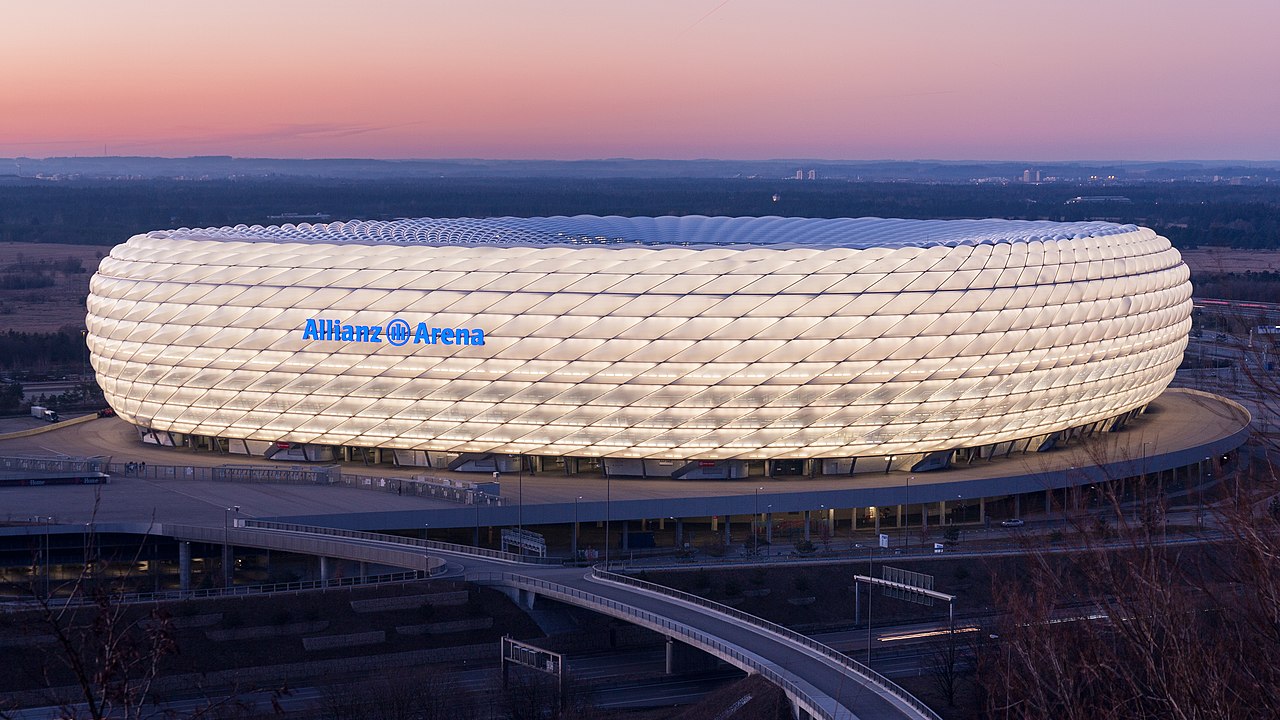 Bayern Munich Allianz Arena trước bán kết UEFA Champions League gặp PSG ngày 28/4 và 5/5/2026