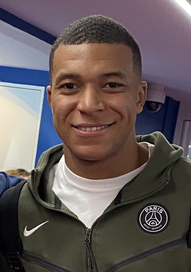 Kylian Mbappé trong màu áo Real Madrid mùa 2025-26 — biểu tượng của bản đồ chuyển nhượng hè 2026