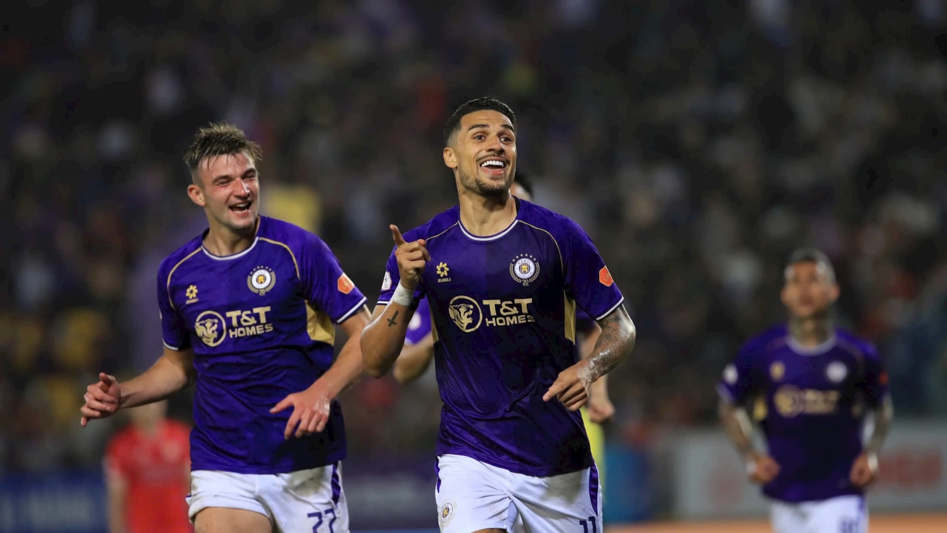 Dem Hang Day CAHN vs SLNA V-League vong 20
